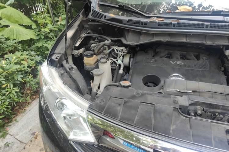 Used Nissan Quest 2015 3.5L SL Engine Bay Right