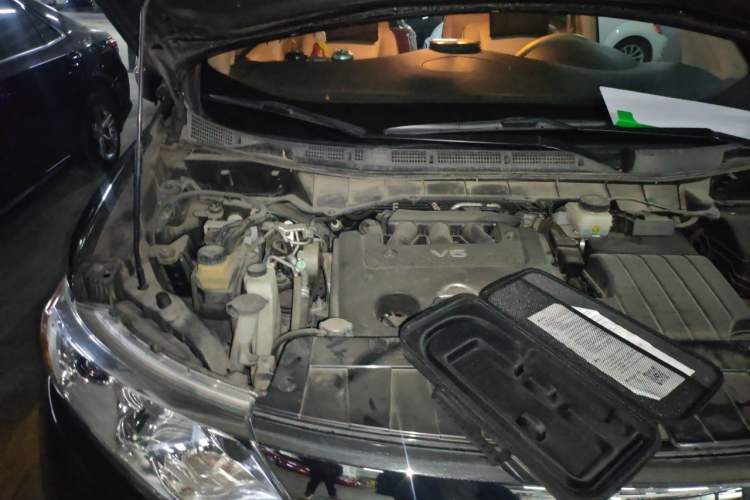 Used Nissan Quest 2015 3.5L SL Engine Bay Right