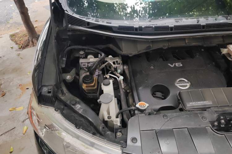 Used Nissan Quest 2015 3.5L SL Engine Bay Right