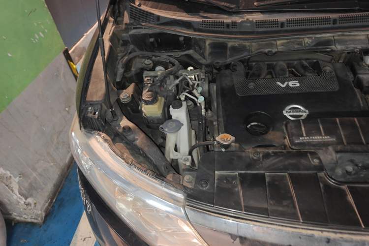 Used Nissan Quest 2015 3.5L SL Engine Bay Right