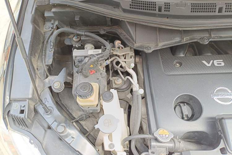 Used Nissan Quest 2015 3.5L SL Engine Bay Right