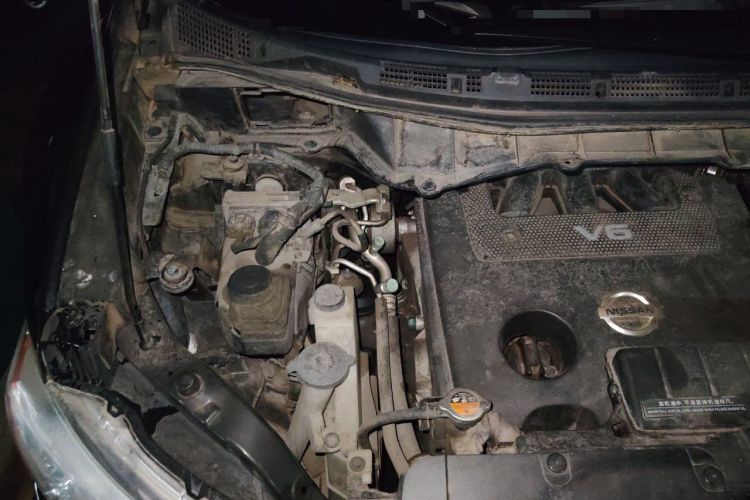 Used Nissan Quest 2015 3.5L SL Engine Bay Right