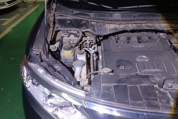 Used Nissan Quest 2015 3.5L SL Engine Bay Right