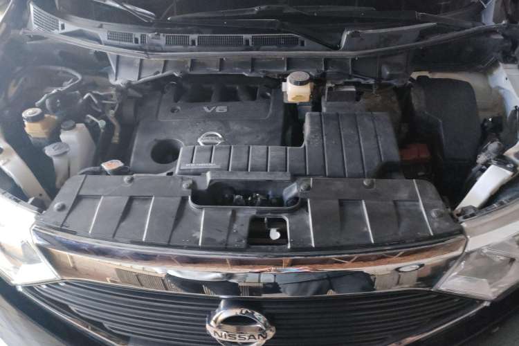 Used Nissan Quest 2015 3.5L SL Engine Bay