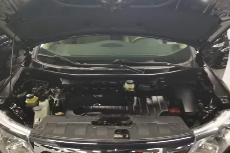 Used Nissan Quest 2015 3.5L SL Engine Bay