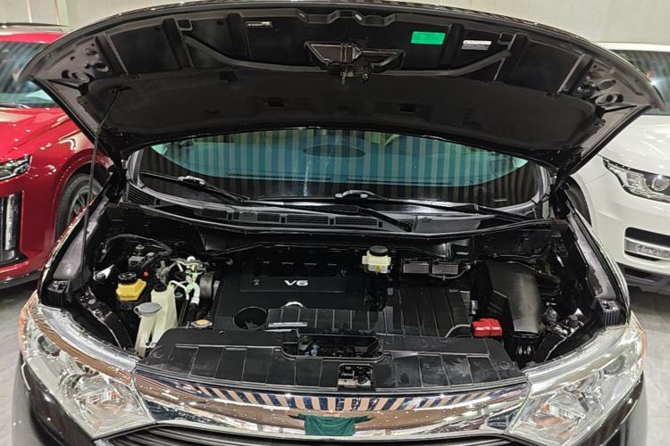 Used Nissan Quest 2015 3.5L SL Engine Bay