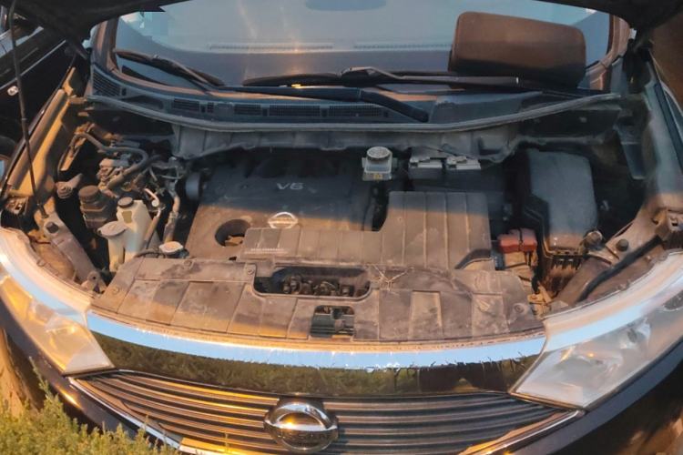 Used Nissan Quest 2015 3.5L SL Engine Bay