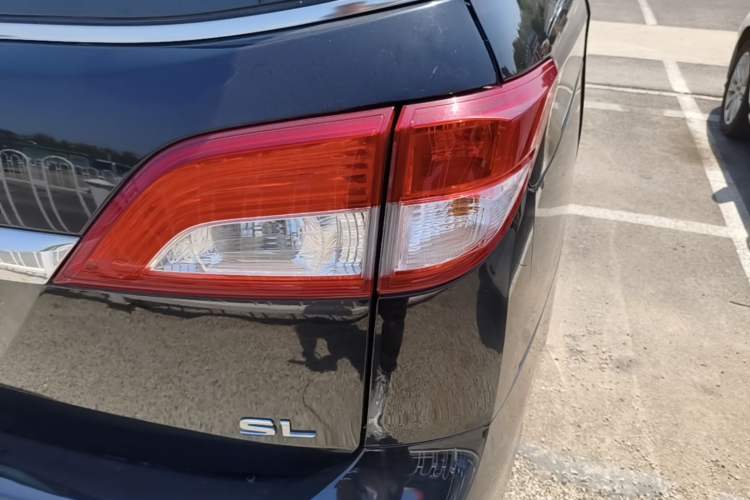 Used Nissan Quest 2015 3.5L SL Exterior 3