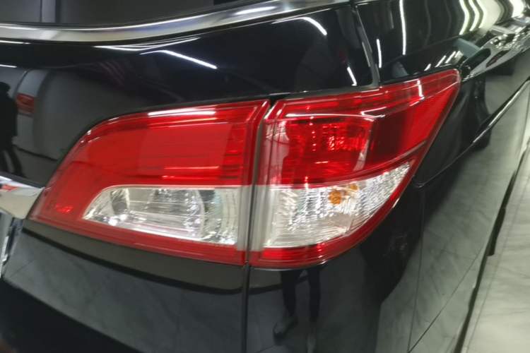 Used Nissan Quest 2015 3.5L SL Exterior 3