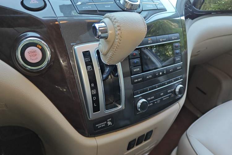 Used Nissan Quest 2015 3.5L SL Gear Lever