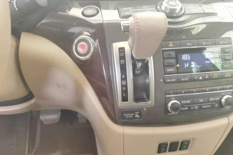 Used Nissan Quest 2015 3.5L SL Gear Lever