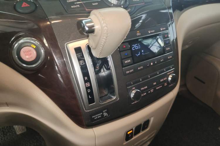 Used Nissan Quest 2015 3.5L SL Gear Lever
