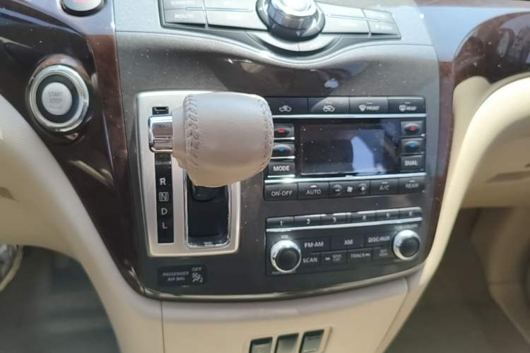 Used Nissan Quest 2015 3.5L SL Gear Lever
