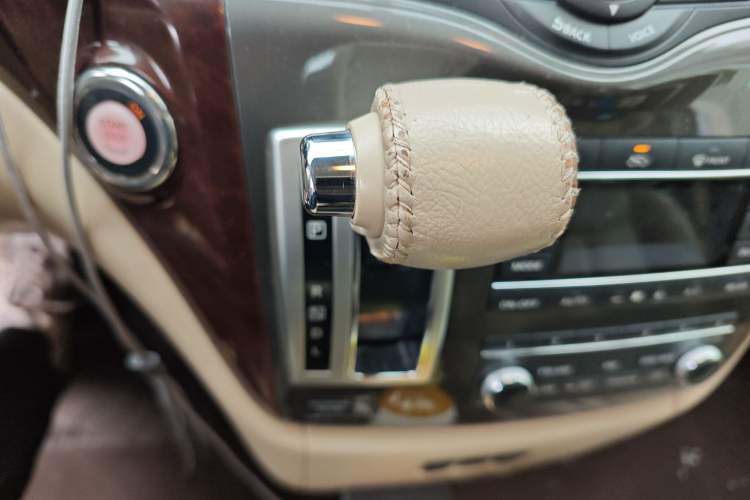Used Nissan Quest 2015 3.5L SL Gear Lever