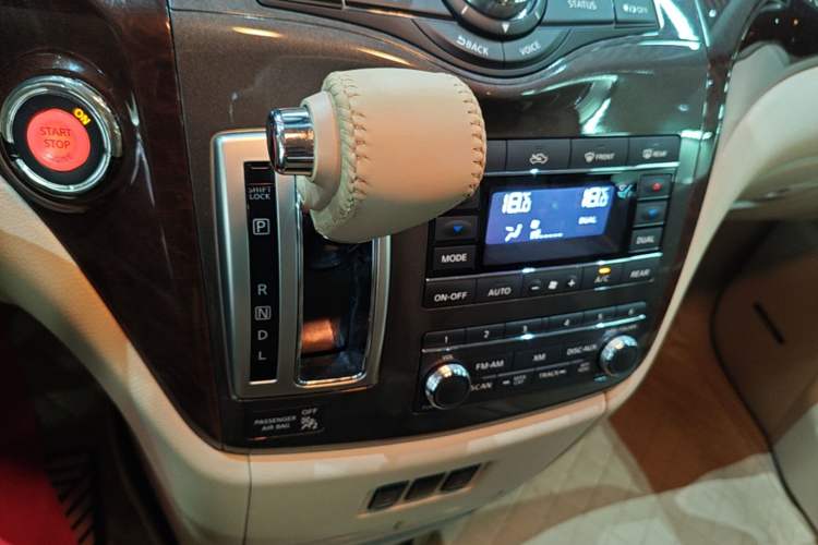 Used Nissan Quest 2015 3.5L SL Gear Lever