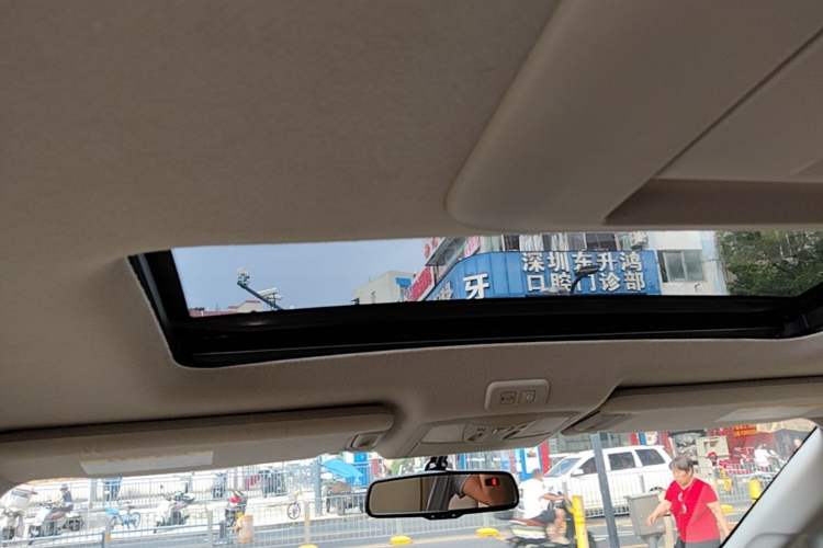 Used Nissan Quest 2015 3.5L SL Headliner