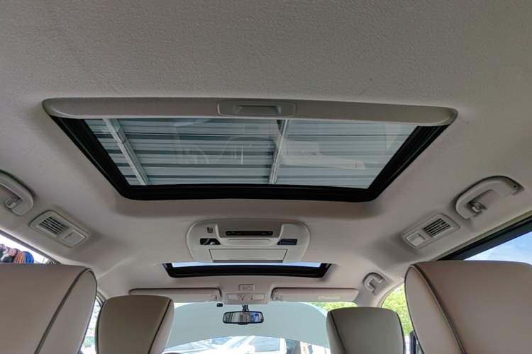Used Nissan Quest 2015 3.5L SL Headliner