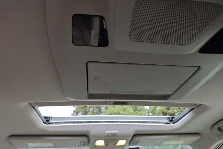 Used Nissan Quest 2015 3.5L SL Headliner
