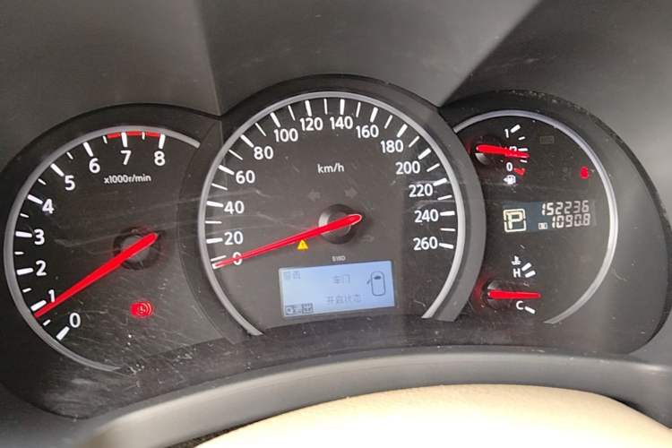 Used Nissan Quest 2015 3.5L SL Instrument Cluster