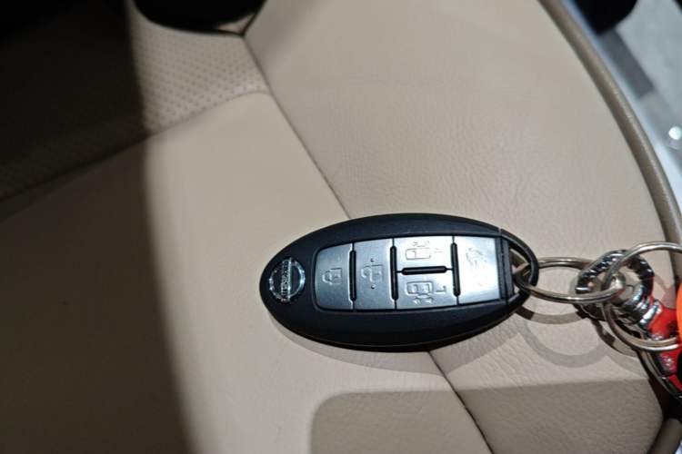Used Nissan Quest 2015 3.5L SL Interior 1