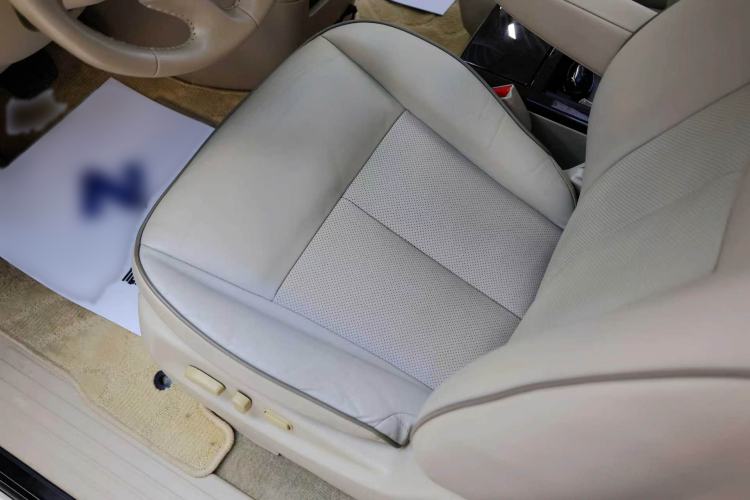 Used Nissan Quest 2015 3.5L SL Interior 10