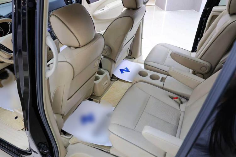 Used Nissan Quest 2015 3.5L SL Interior 13