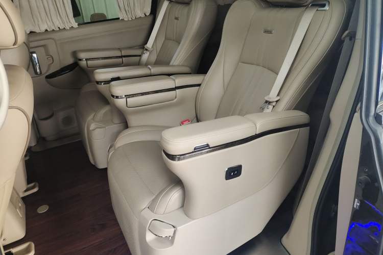 Used Nissan Quest 2015 3.5L SL Interior 4