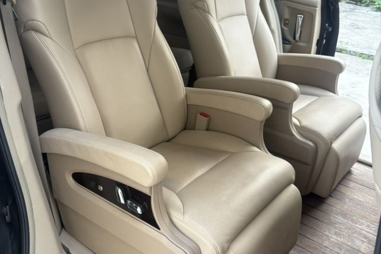 Used Nissan Quest 2015 3.5L SL Interior 4