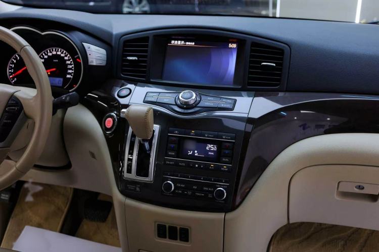 Used Nissan Quest 2015 3.5L SL Interior 5