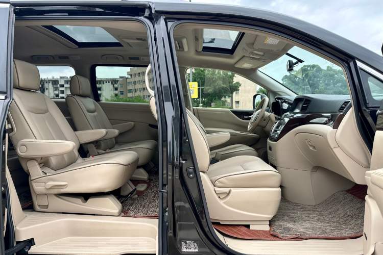 Used Nissan Quest 2015 3.5L SL Interior 7