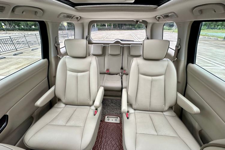 Used Nissan Quest 2015 3.5L SL Interior 8