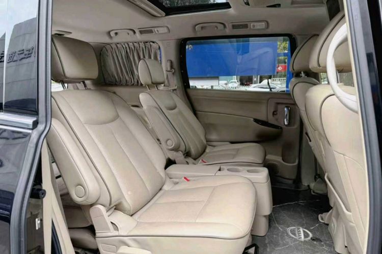Used Nissan Quest 2015 3.5L SL Interior 8