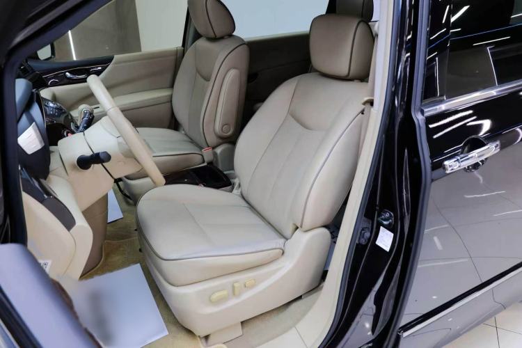 Used Nissan Quest 2015 3.5L SL Interior 8