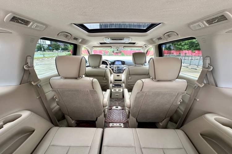Used Nissan Quest 2015 3.5L SL Interior 9