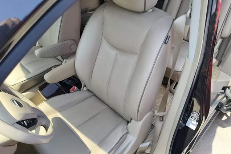 Used Nissan Quest 2015 3.5L SL Left Front Seat
