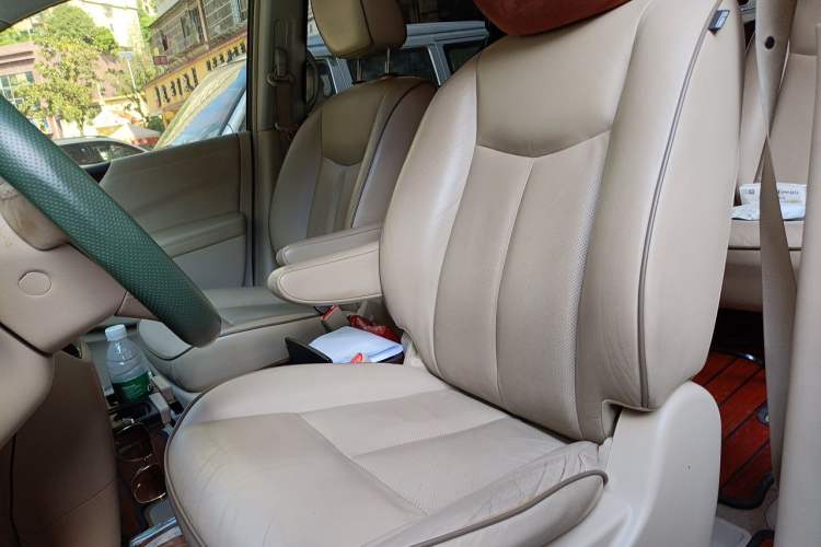 Used Nissan Quest 2015 3.5L SL Left Front Seat