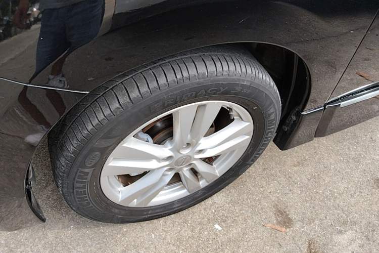 Used Nissan Quest 2015 3.5L SL Left Front Wheel Hub