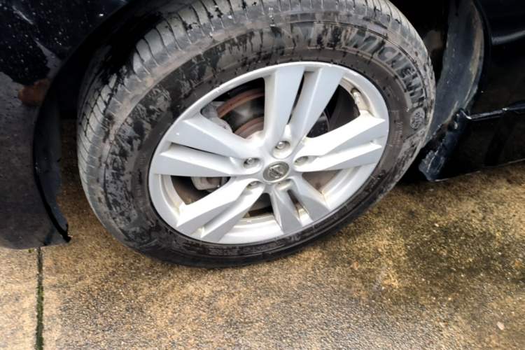 Used Nissan Quest 2015 3.5L SL Left Front Wheel Hub