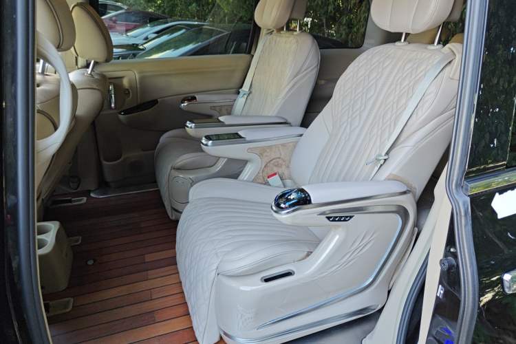 Used Nissan Quest 2015 3.5L SL Left Rear Seat