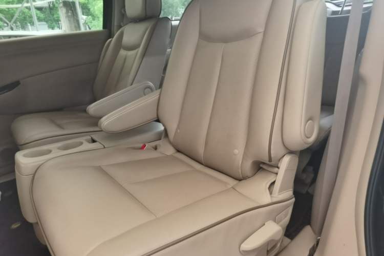 Used Nissan Quest 2015 3.5L SL Left Rear Seat