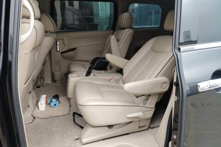 Used Nissan Quest 2015 3.5L SL Left Rear Seat
