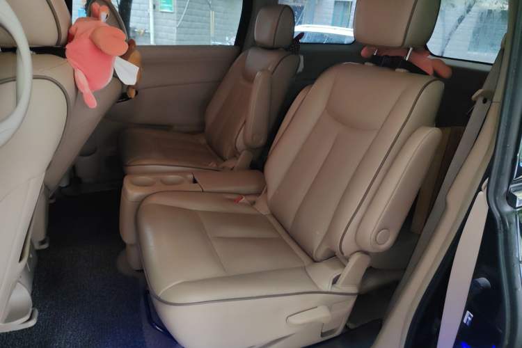 Used Nissan Quest 2015 3.5L SL Left Rear Seat
