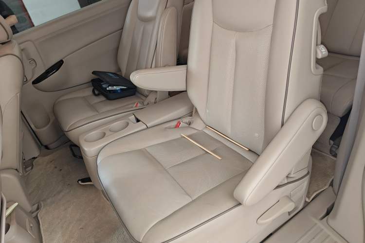 Used Nissan Quest 2015 3.5L SL Left Rear Seat