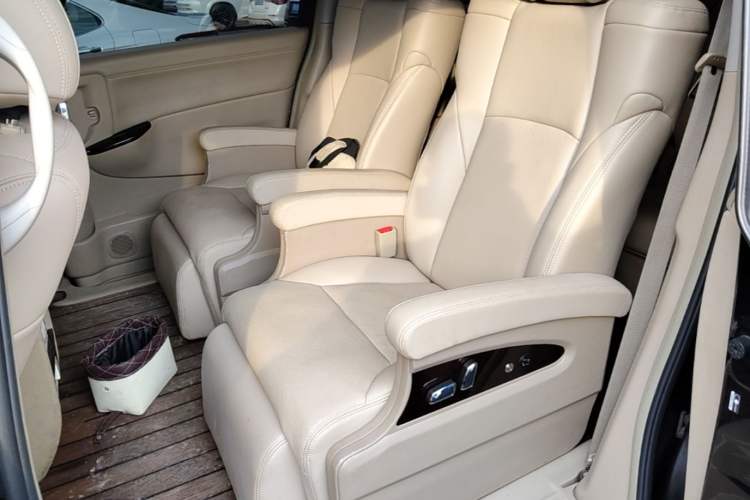 Used Nissan Quest 2015 3.5L SL Left Rear Seat