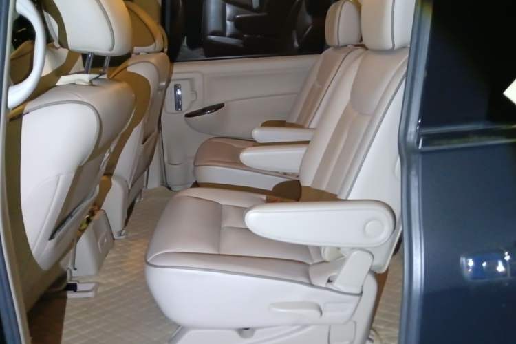 Used Nissan Quest 2015 3.5L SL Left Rear Seat