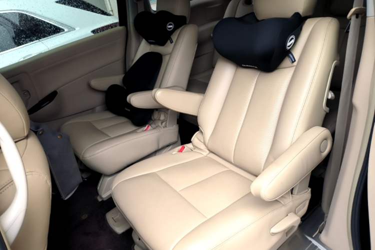 Used Nissan Quest 2015 3.5L SL Left Rear Seat