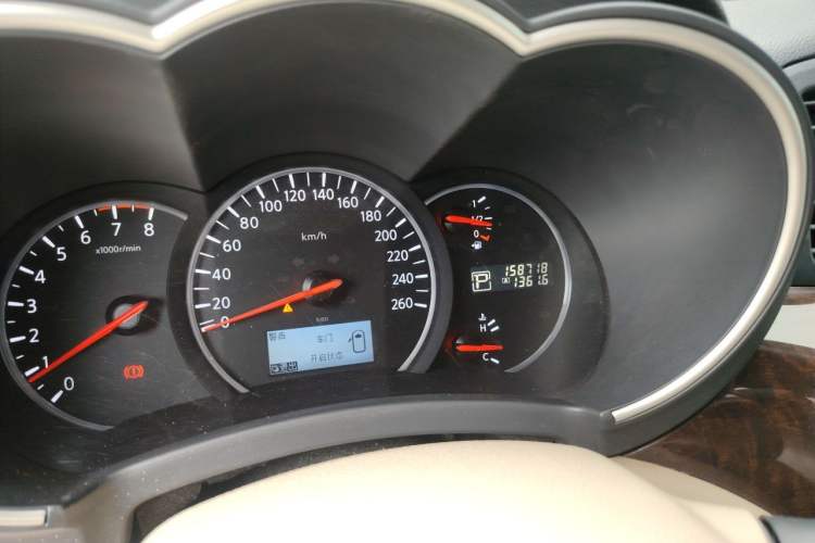 Used Nissan Quest 2015 3.5L SL Odometer Close Up