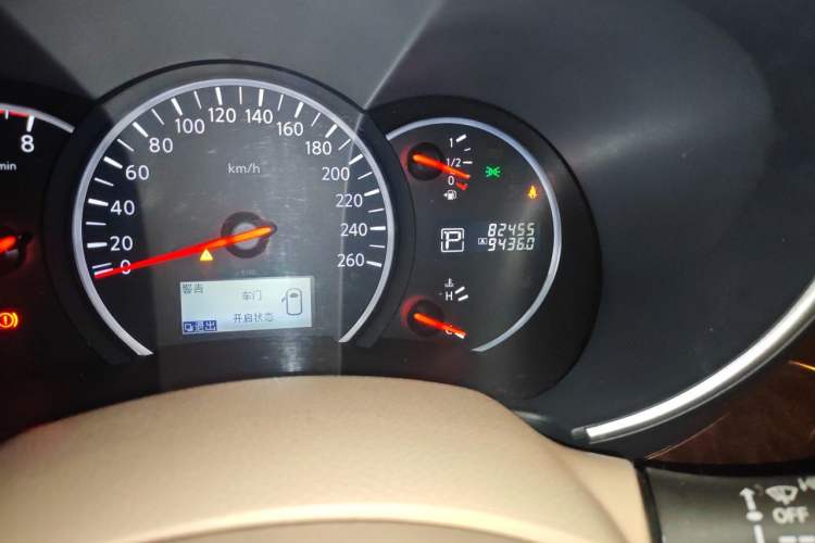 Used Nissan Quest 2015 3.5L SL Odometer Close Up