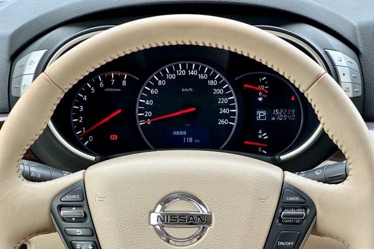 Used Nissan Quest 2015 3.5L SL Odometer Close Up