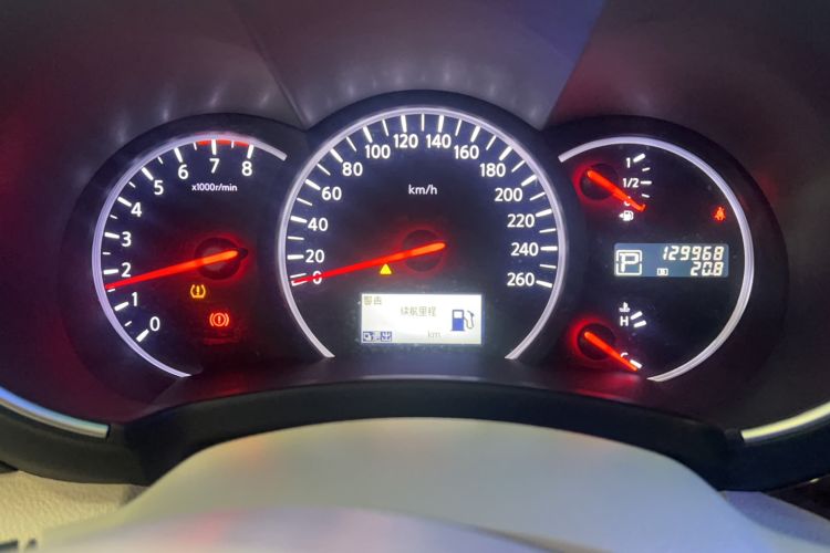 Used Nissan Quest 2015 3.5L SL Odometer Close Up